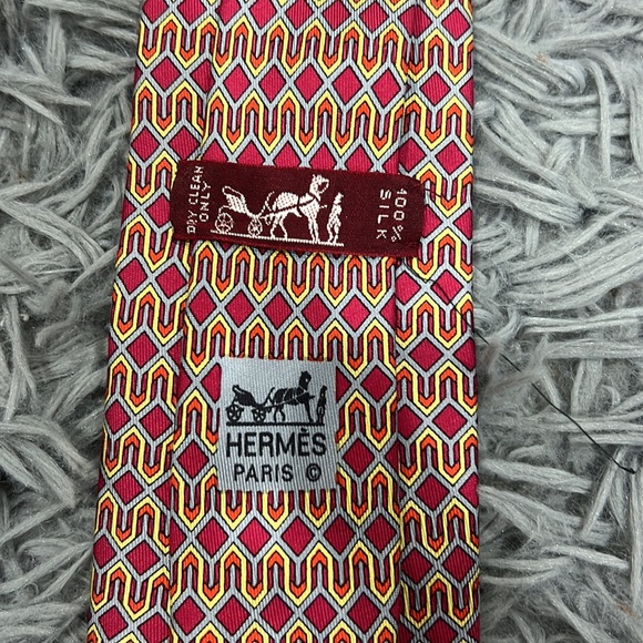 • Hermes • Mens Authentic Silk Printed Tie Pink Orange Yellow Gray - Picture 3 of 3